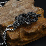 collier noir forme de serpent