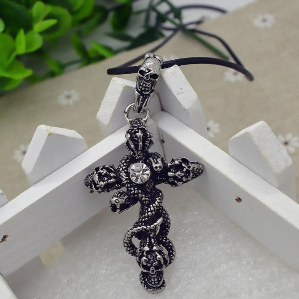 collier croix tete de mort